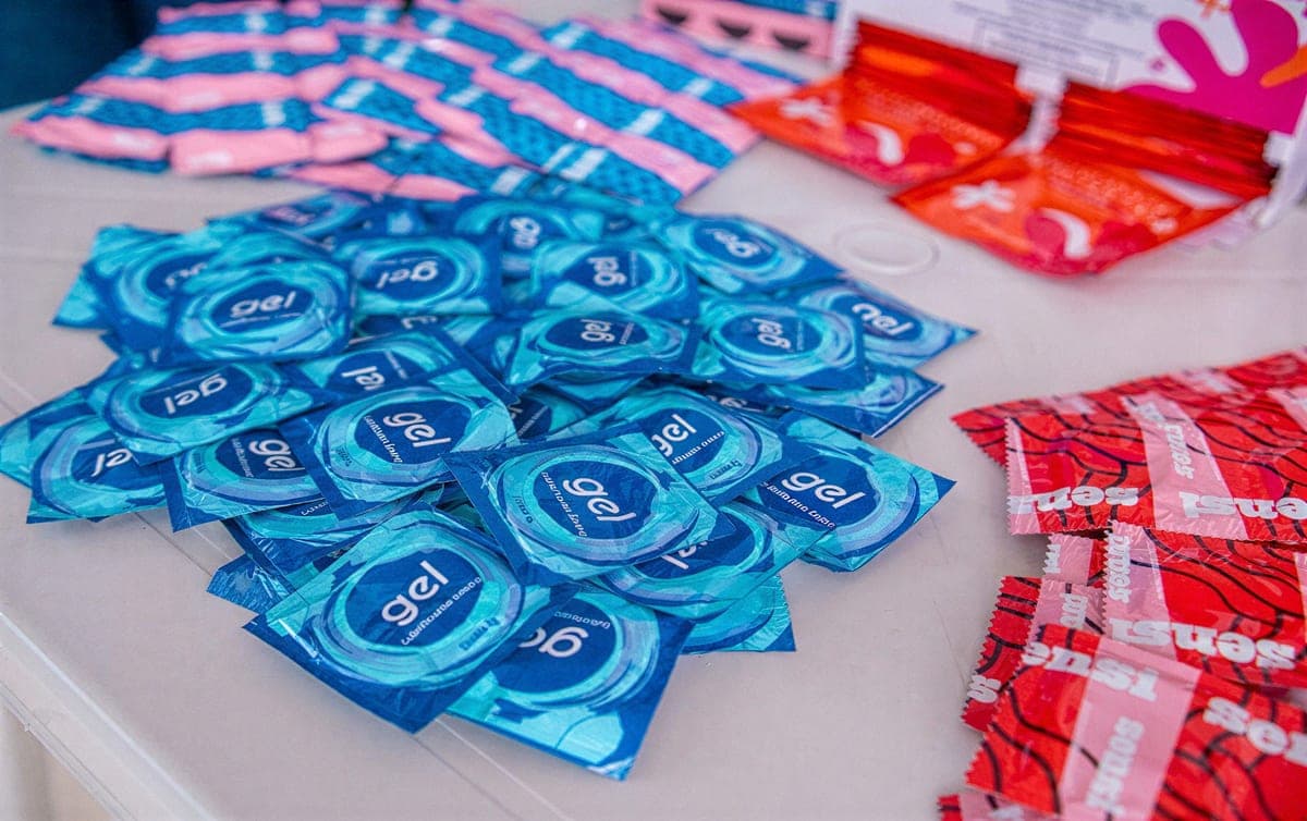 Distribuição de insumos de saúde à comunidade atendida pelo Instituto